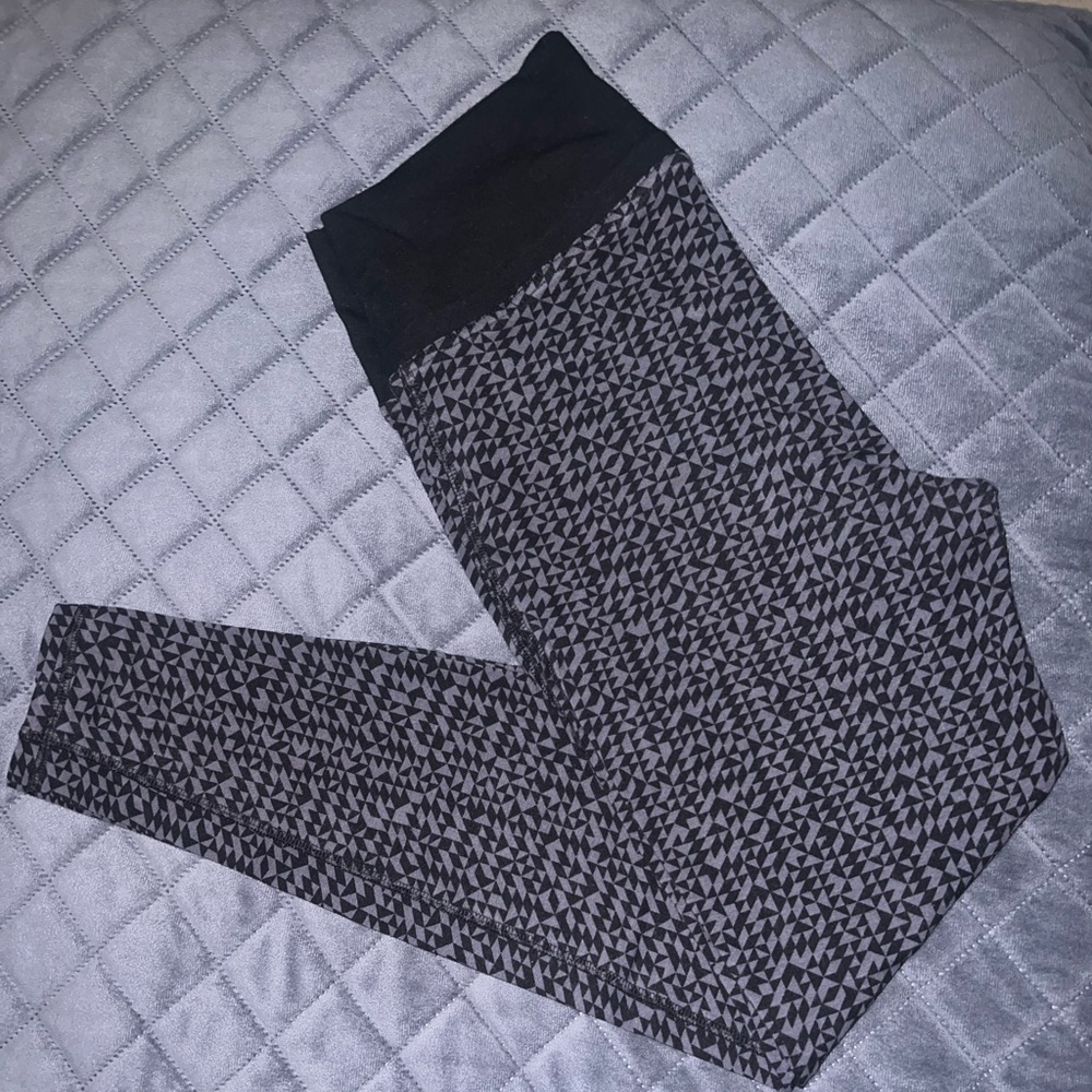 Old Navy Geometric print leggings - size M